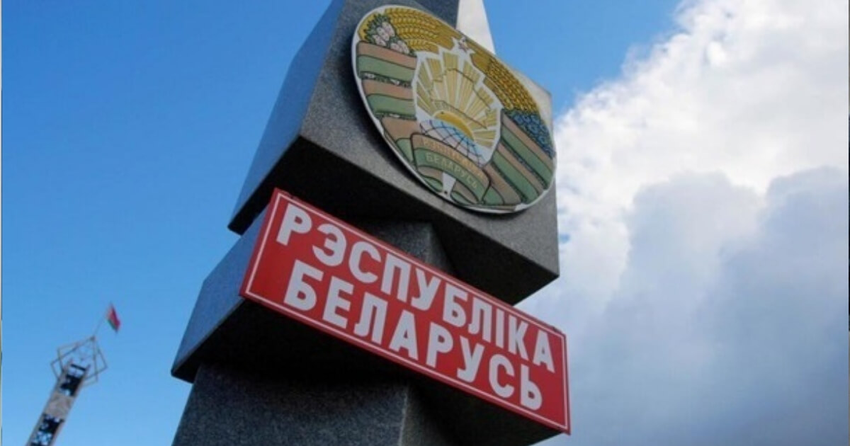 Видео: беларуские пограничники со щитами выгоняют мигрантов в Литву