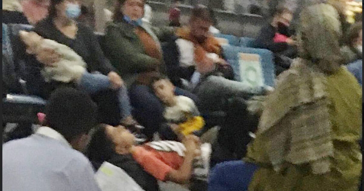 У Нацыянальным аэрапорце знаходзіцца каля 450 мігрантаў