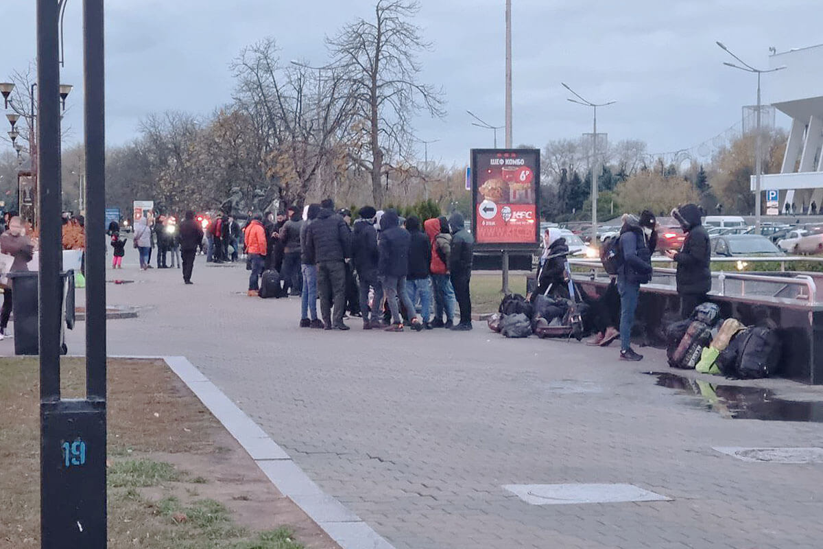 People who look like migrants from the Middle East crowding in the center of Minsk