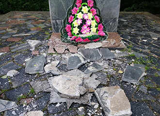 Выборочная память. Как в Беларуси разрушаются памятники жертвам войны