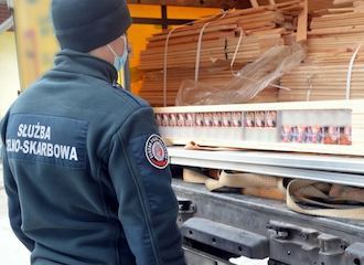 В Польше задержали контрабанду беларусских сигарет в досках