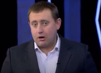 «Не сидел в бункере, не кололся ботоксом». На кого намекают беларусские пропагандисты?