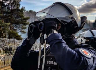 Каля 50 мігрантаў прарваліся ў Польшчу, а паліцыю закідвалі камянямі