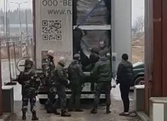 Мігранты спрабавалі патрапіць на тэрыторыю Літвы, схаваўшыся ўнутры апламбаванай фуры