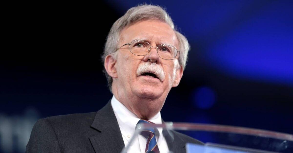 Болтон: США должны отстранить от власти Лукашенко и найти ему «красивую виллу на Ривьере»