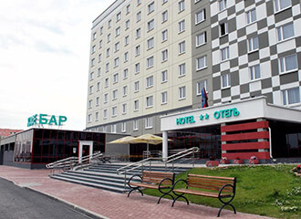 Минский отель, куда прибывают мигранты, после нашей публикации начали охранять