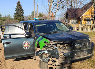 Smuggler with Belarusian cigarettes slammed a Lithuanian border guards’ vehicle