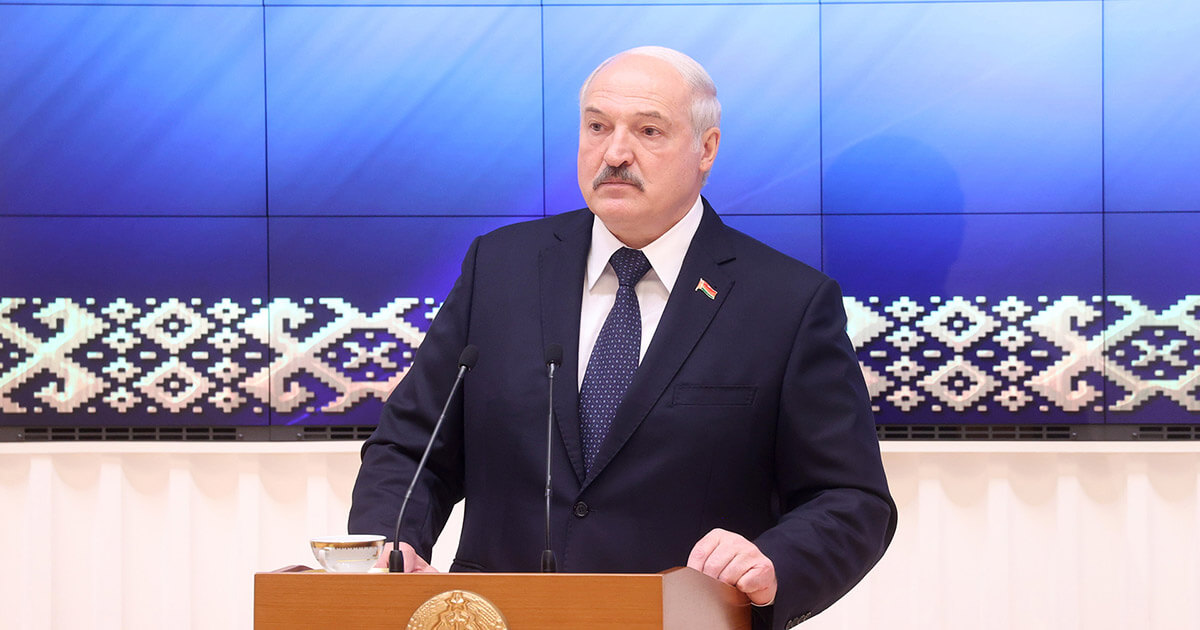 Лукашенко приехал в президентскую клинику в Дроздах. Через 2 часа его кортеж оттуда уехал