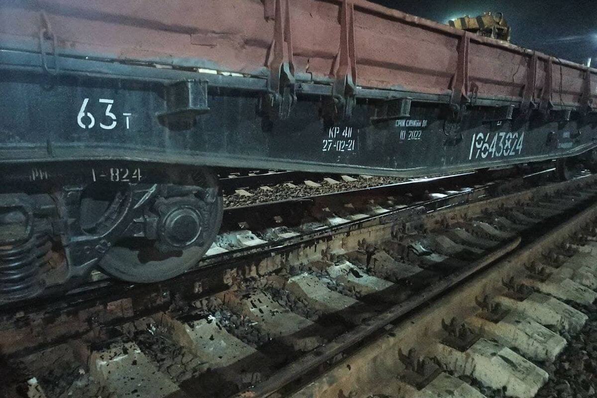 A repair train derailed near Lida