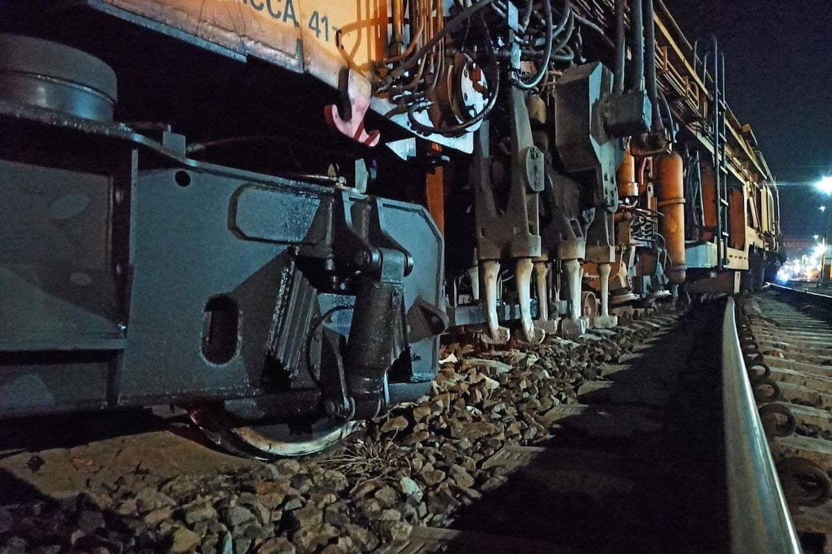 A repair train derailed near Lida