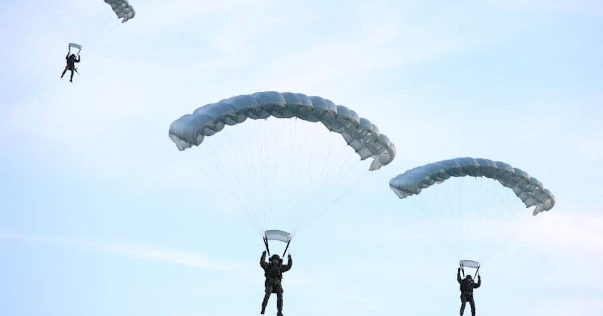BYPOL: Двое парашютистов ВС РФ погибли при высадке на полигоне под Гродно
