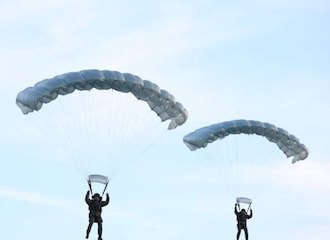 BYPOL: Двое парашутыстаў паветраных сіл РФ загінулі пры высадцы на палігоне пад Гроднам