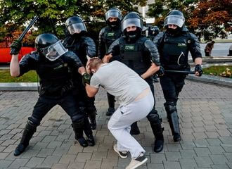 Силовики Лукашенко задержали украинца и заставили его оскорбить Зеленского