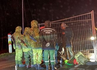 4 иракца пытались попасть в Литву спрятавшись внутри опломбированной фуры