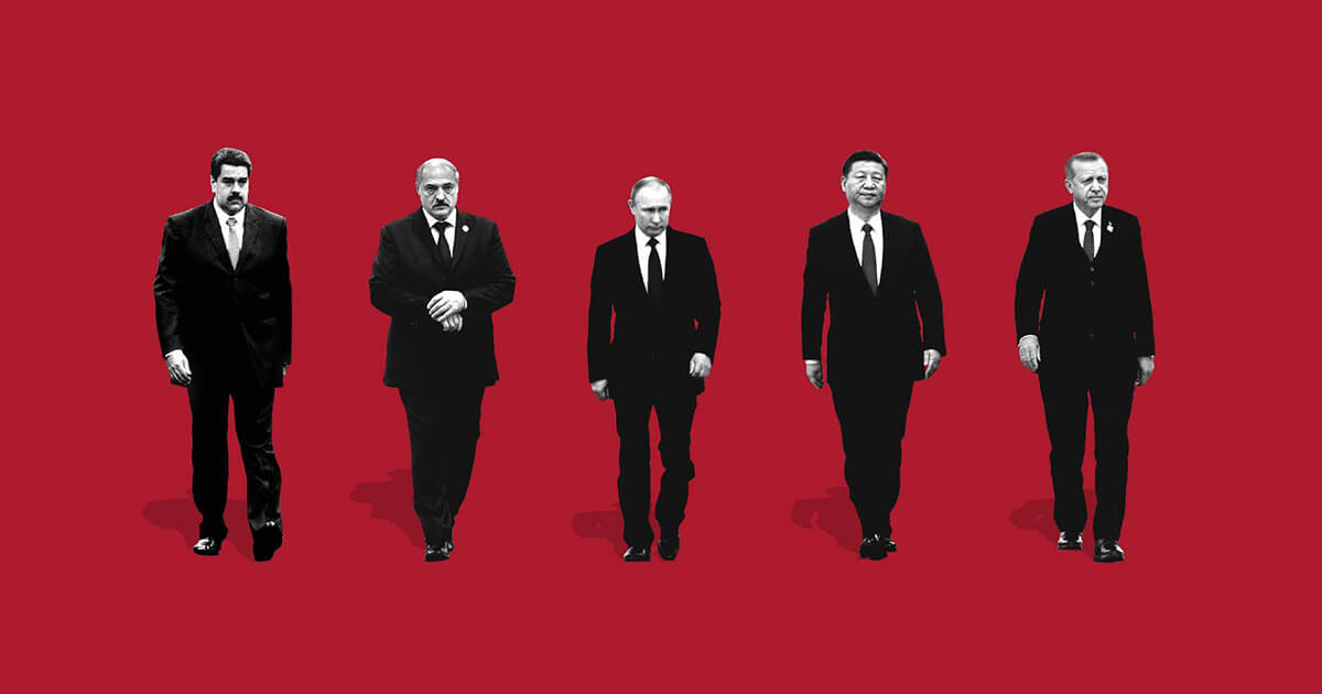 «Плохие парни побеждают»: журналистка Энн Эпплбаум о Тихановской, Лукашенко и кризисе, в котором оказалась Беларусь