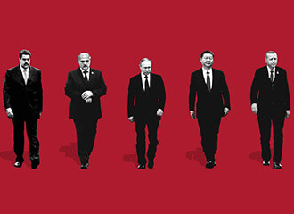 «Дрэнныя хлопцы перамагаюць»: журналістка Эн Эплбаум пра Ціханоўскую, Лукашэнку і крызіс, у якім апынулася Беларусь