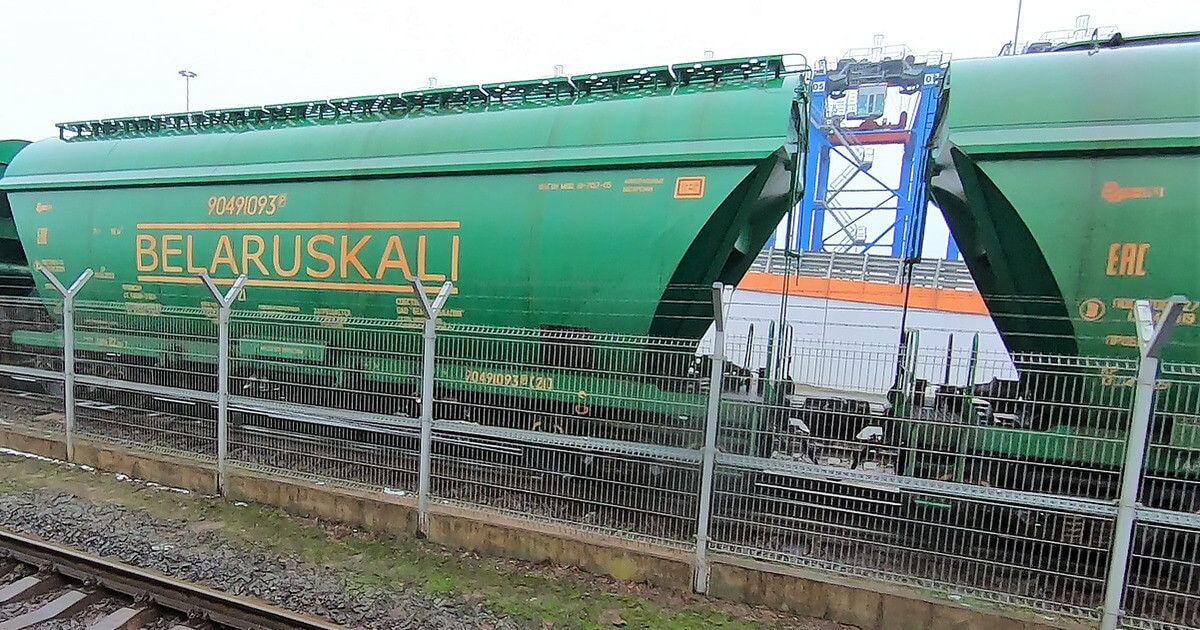 Lukashenka instructs government to respond to Lithuanian ban on transit of Belarusian potash