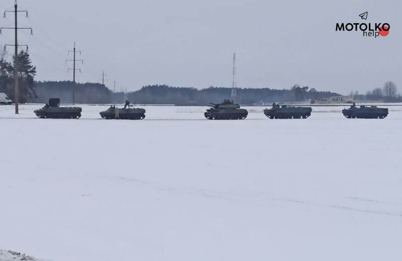 «Искандеры», «Ураганы», БТРы и «Тигры»: войска РФ замечают по всей стране