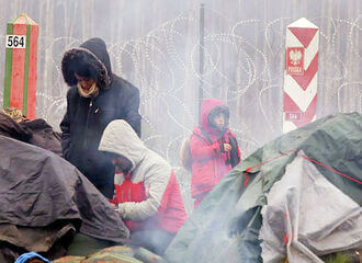 Lukashenka says that refugees continue to come