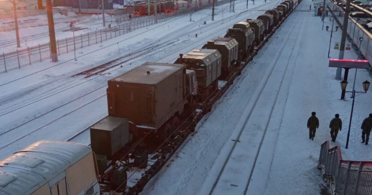 Россия начала перебрасывать в Беларусь военную технику