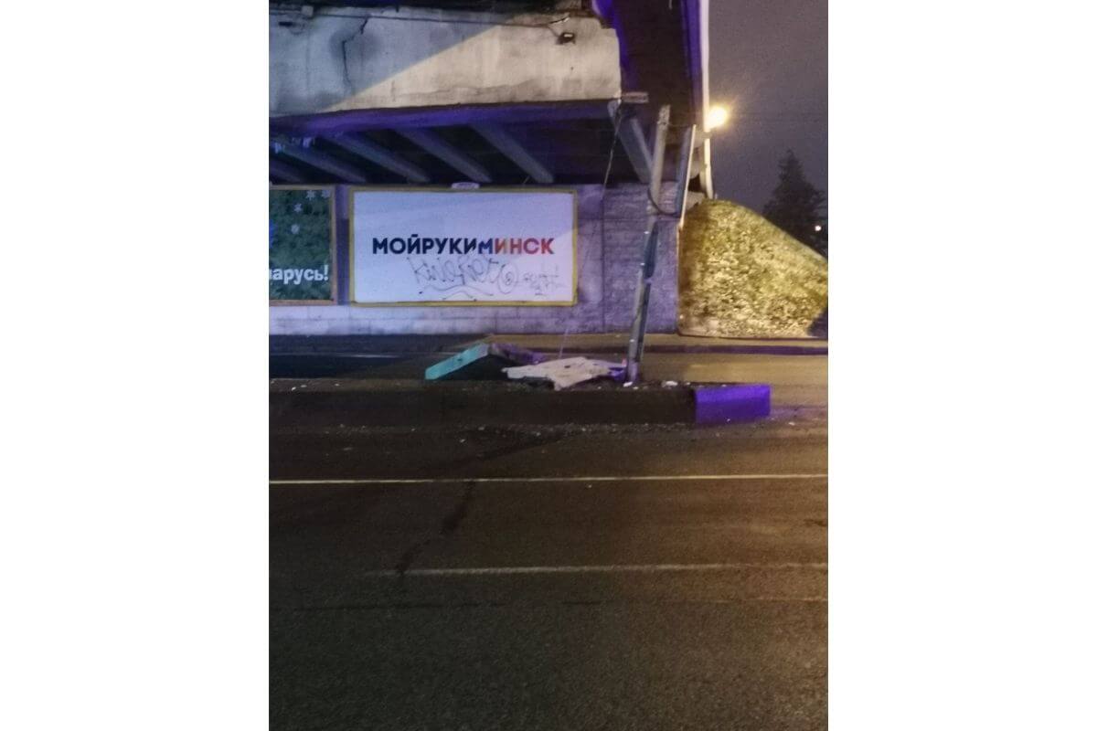 В Минске обвалилась часть моста на Немиге
