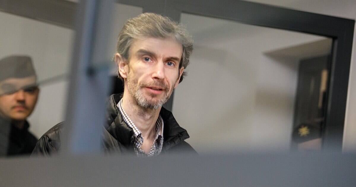 Supporters of Paleckis, convicted of espionage, go to a meeting with Makei