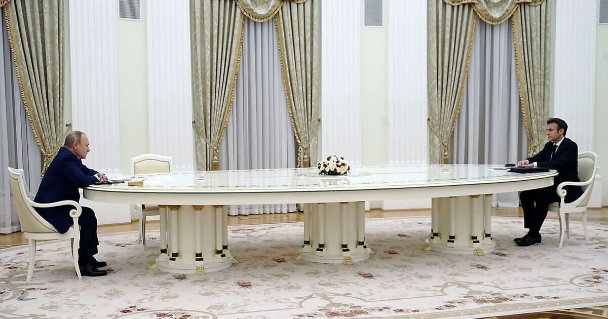 Putin and Macron discussed the withdrawal of Russian troops from the territory of Belarus