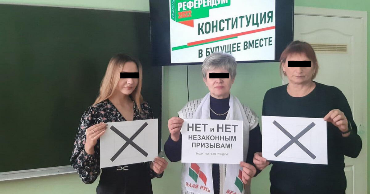 Prankers offered teachers to «protect the referendum» in a fake flashmob