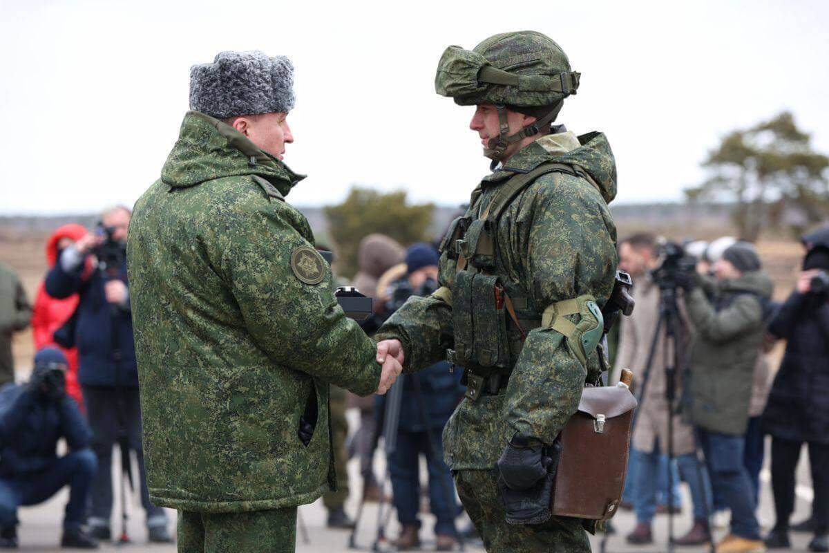 Khrenin awarded the participants of the “Union Resolve – 2022” exercise