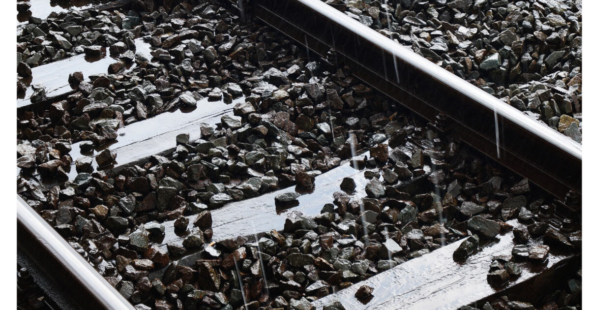 Ад Віцебска да Мазыра: Пры праездзе воінскіх эшалонаў чыгунку ахоўваюць АМАП і вайскоўцы