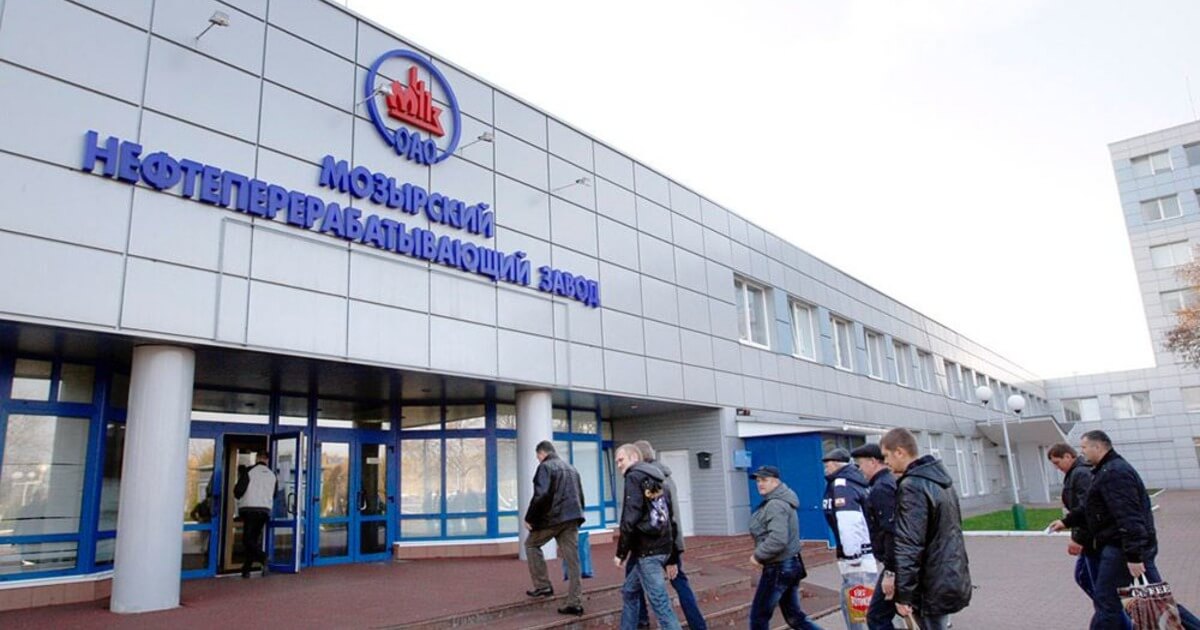 На Мозырском НПЗ замечены сотрудники МВД и ОМОНа с автоматами