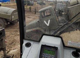 «Лучший автокрановщик»: Сержант ВС РФ находился в Чернобыльской Зоне, а теперь грузит технику в Беларуси