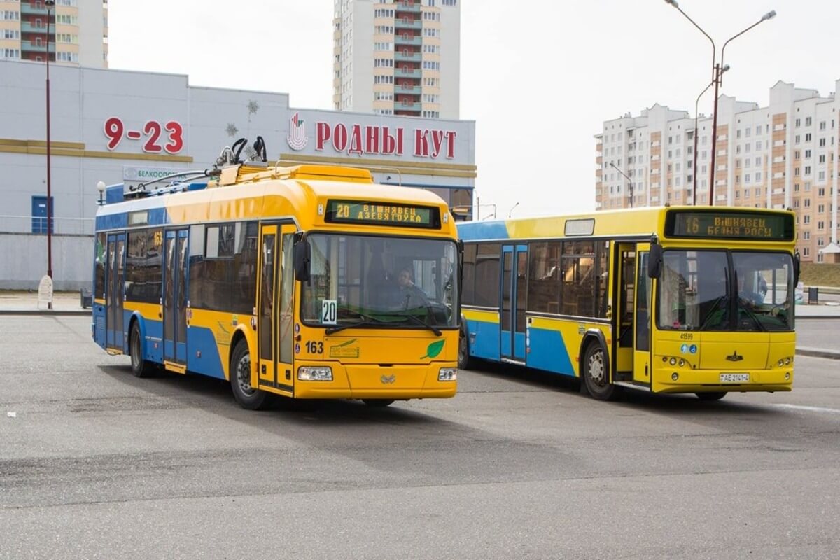 «Чтобы не было ассоциации с Украиной»: В Гродно приказали перекрасить местные желто-синие автобусы и троллейбусы