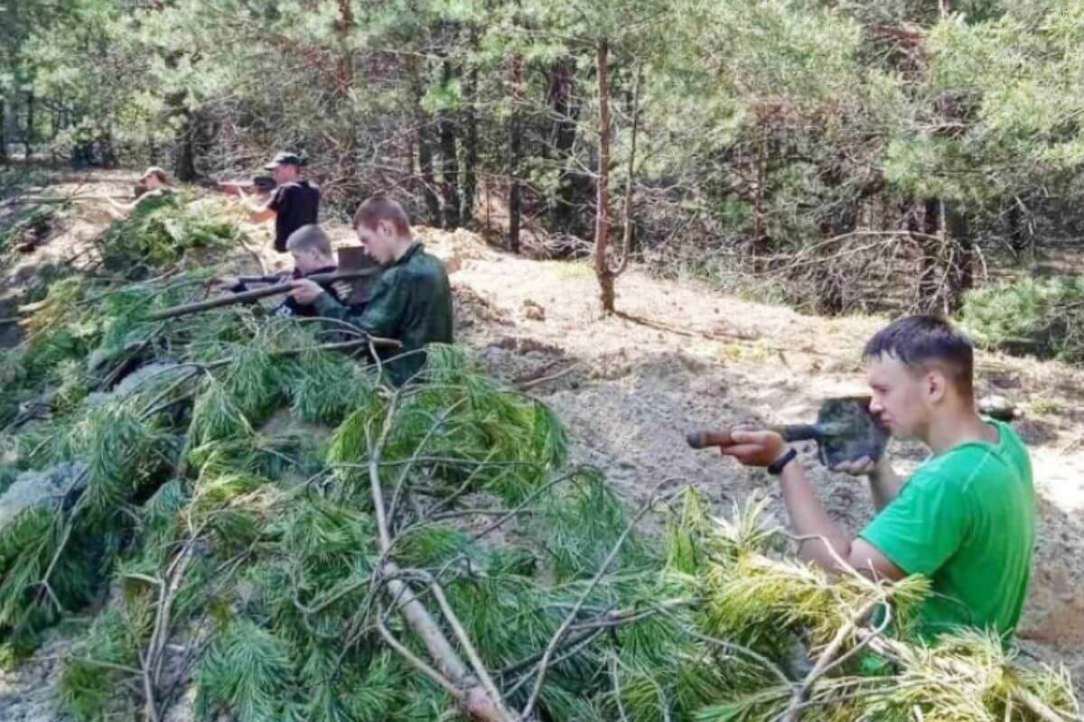 В Гомельской области подростков учат стрелять из лопат