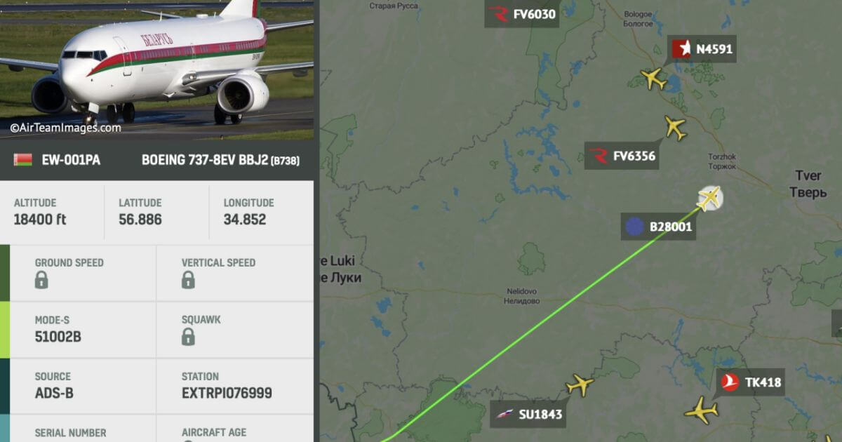 Лукашенко прилетел на военный аэродром «Хотилово»