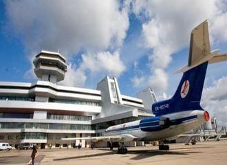 Страты на 15 млн, эканомія на ўсім і пераход на 4-дзёнку: як санкцыі і вайна адбіліся на галоўным аэрапорце Беларусі?