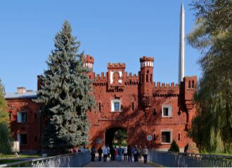 У Брэсцкай крэпасці хочуць стварыць цэнтр «патрыятычнага выхавання моладзі»: Мінгарвыканкам запрашае на яго «скінуцца»