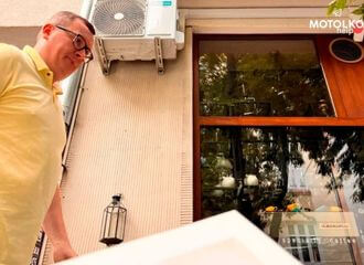 Пропагандист и квазиоппозиционер Воскресенский с женой спокойно пьёт кофе в Варшаве сегодня