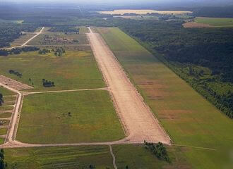 У раёне аэрадрома «Зяброўка» чуваць выбухі і бачныя ўспышкі