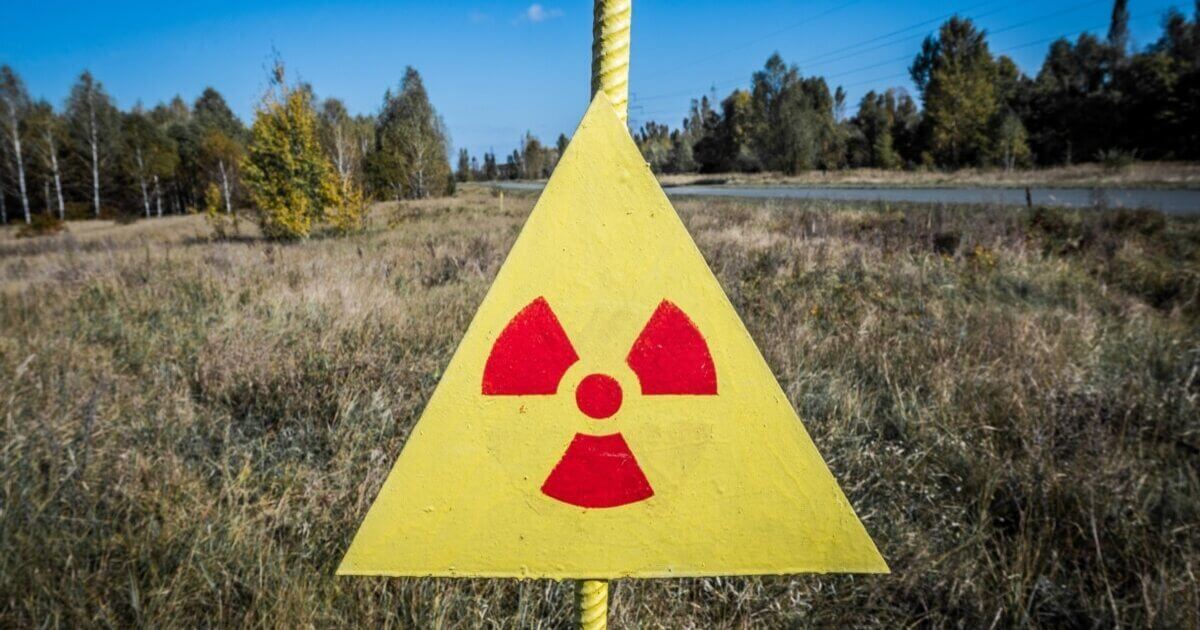 На Лунинецком аэродроме расширяют территорию, но дело это опасное — там повышенный уровень радиоактивного загрязнения