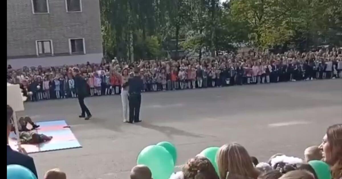 Девушка провела антивоенную акцию на школьной линейке в Новополоцке — её задержали