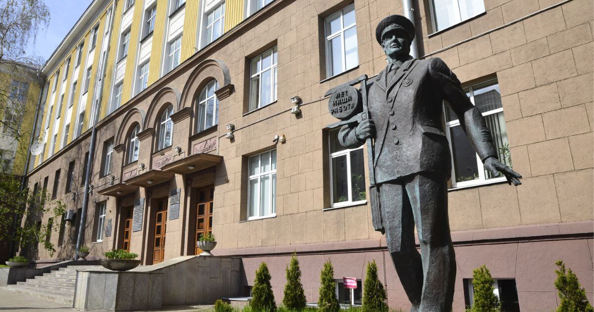 Паведамленне аб праверцы дадзеных студэнтаў ваенкаматам з’яўляецца фэйкавым, а сайт БДТУ узламаны?