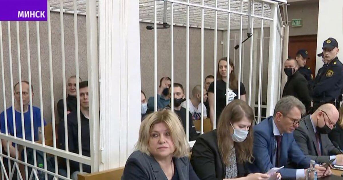 Марфу Рабкову приговорили к 15 годам заключения, ещё 9 политзаключённых – к 79 годам в сумме. После «суда» задержали родных политзаключённых и дипломатов из ЕС