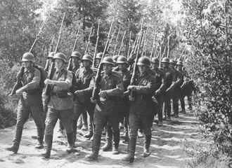 Завтра школьники будут писать диктант, где сказано, что люди встречали вторжение СССР в Польшу с цветами в руках?