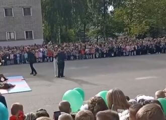 Дзяўчына правяла антываенны мітынг на школьнай лінейцы ў Наваполацку – яе затрымалі