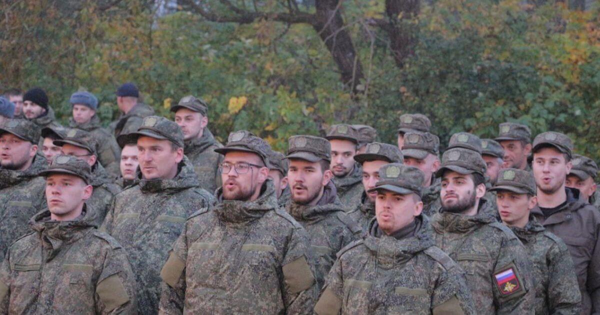 У Беларусь прыбылі першыя эшалоны з расейскімі вайскоўцамі