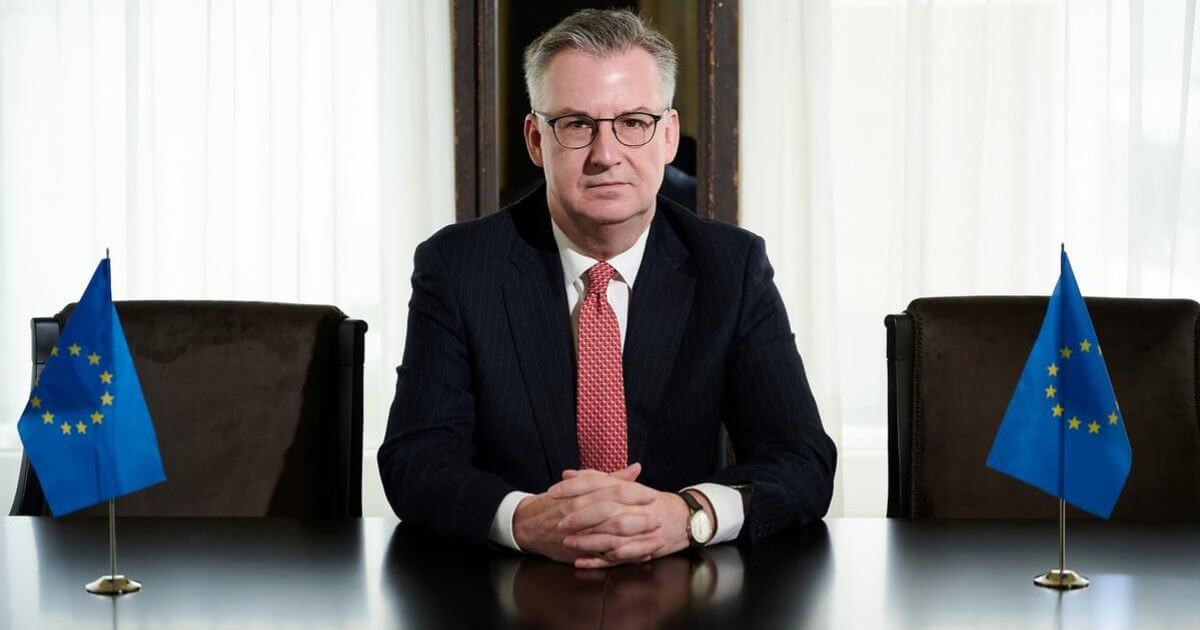 «Краіну, якую я вельмі палюбіў, чакае цудоўная будучыня»: пакідае пасаду кіраўнік прадстаўніцтва ЕС у Мінску Дзірк Шубель