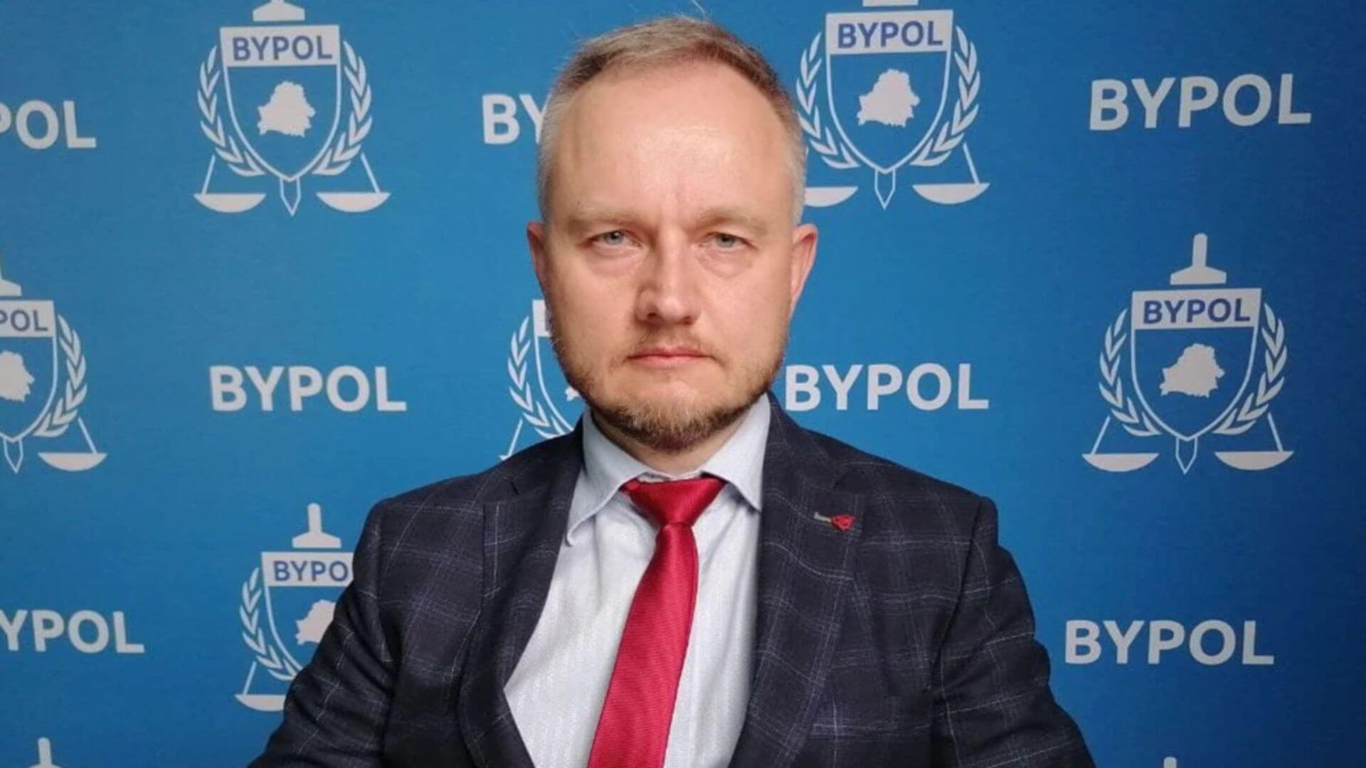 Александр Азаров снят с должности представителя ОПК по восстановлению законности и правопорядка
