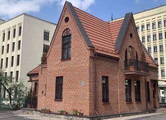 Прихожанам Красного костела запретили молиться и в приходском доме