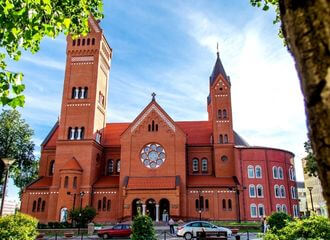 Вернікам забаранілі праводзіць велікодныя службы каля закрытага Чырвонага касцёла